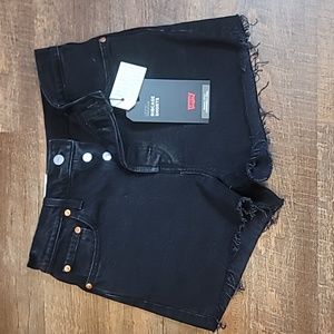 Levis ribcage shorts
